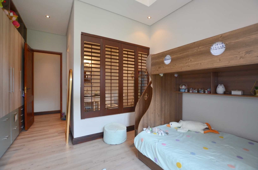 5 Bedroom Property for Sale in Kanonberg Western Cape